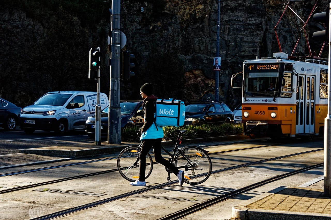 The True Cost of Third-Party Delivery Apps (And When They're Actually Worth It)